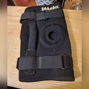 Mueller Sports Medicine Hinged Knee Brace